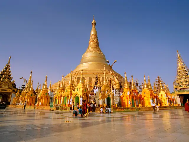 Shwedagon Pagoda Yangon Evening Tour